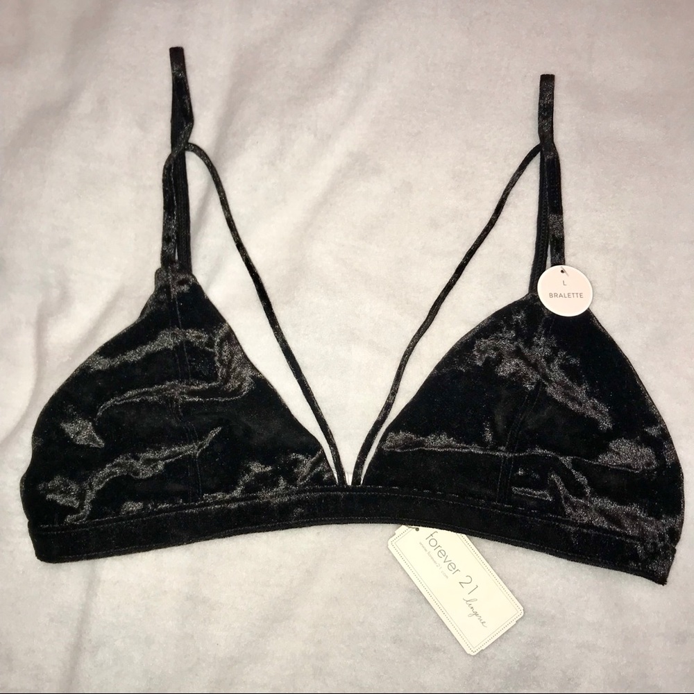 Velvet bralette 🖤
